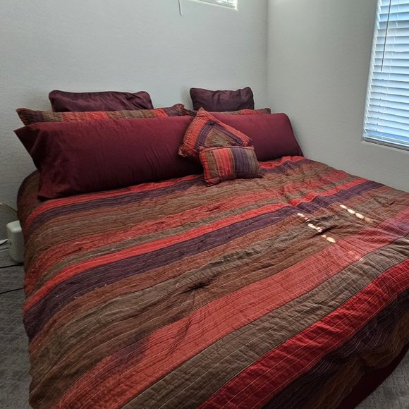 Bed Bath & Beyond Bedding 7piece California King Fashion Comforter